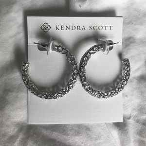 KENDRA SCOTT SILVER HOOP EARRINGS